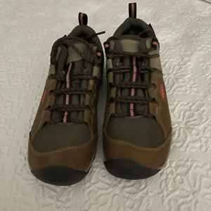 KEEN Targhee Women’s sz 8.5 NWOT